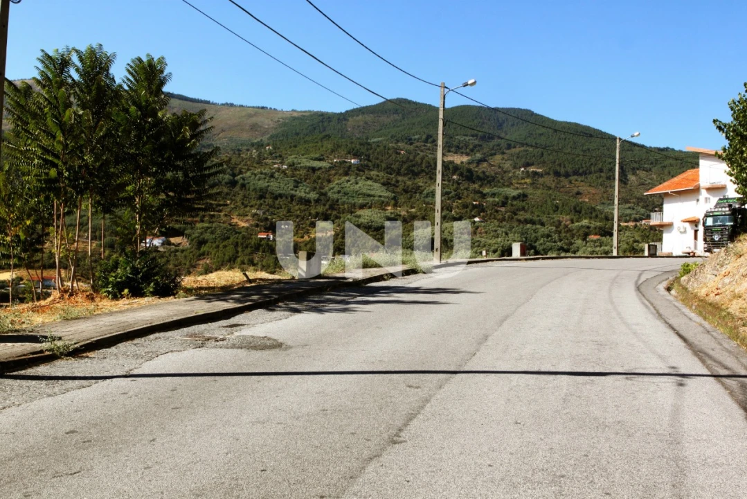 Terreno para Venda em Teixoso e Sarzedo Foto 2