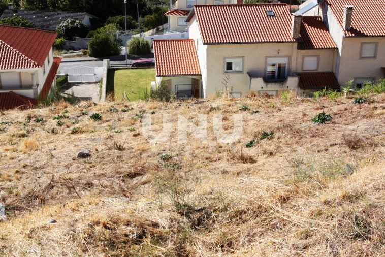 Terreno para Venda em Teixoso e Sarzedo Foto 1