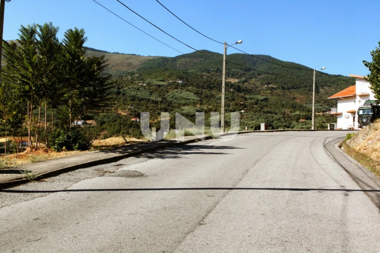 Terreno para Venda em Teixoso e Sarzedo Foto 2