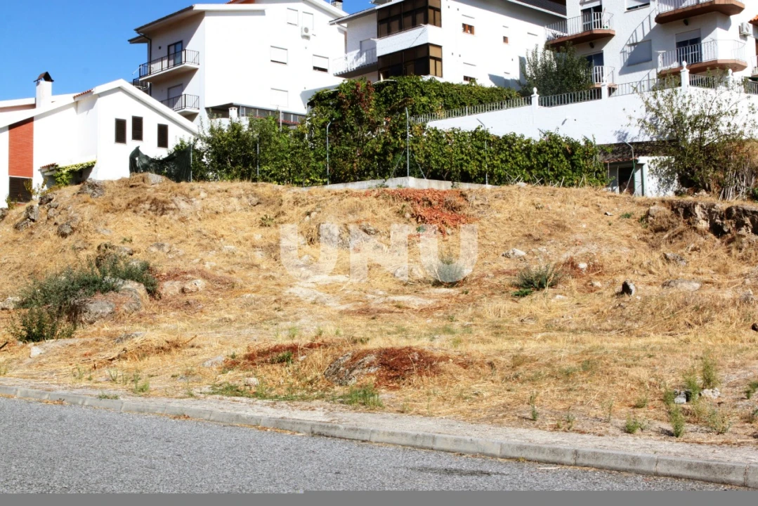 Terreno para Venda em Teixoso e Sarzedo Foto 2