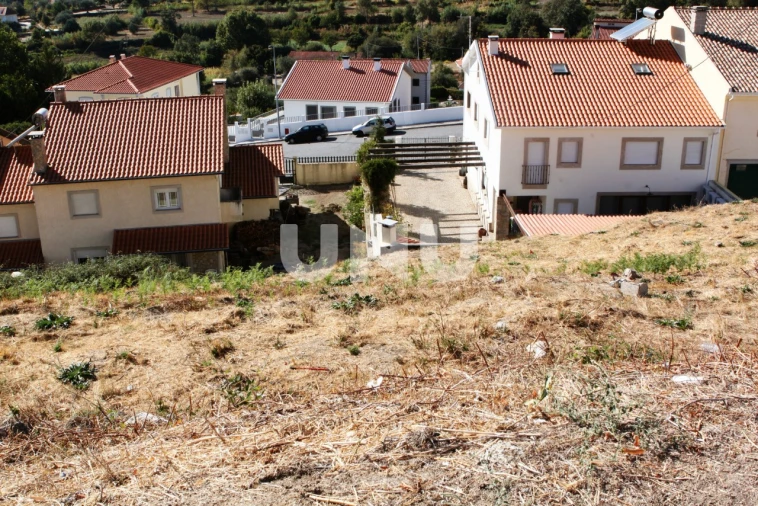 Terreno para Venda em Teixoso e Sarzedo Foto 1