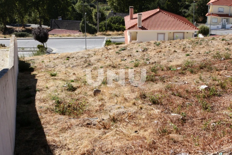 Terreno para Venda em Teixoso e Sarzedo Foto 2