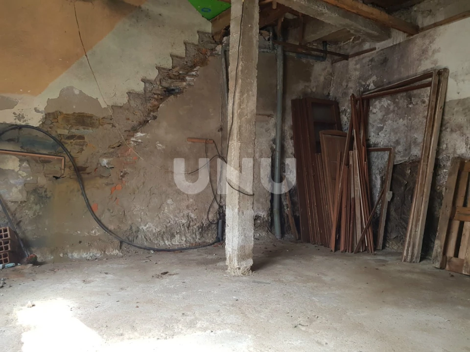 Moradia T6 para Venda em Peso e Vales do Rio Foto 14