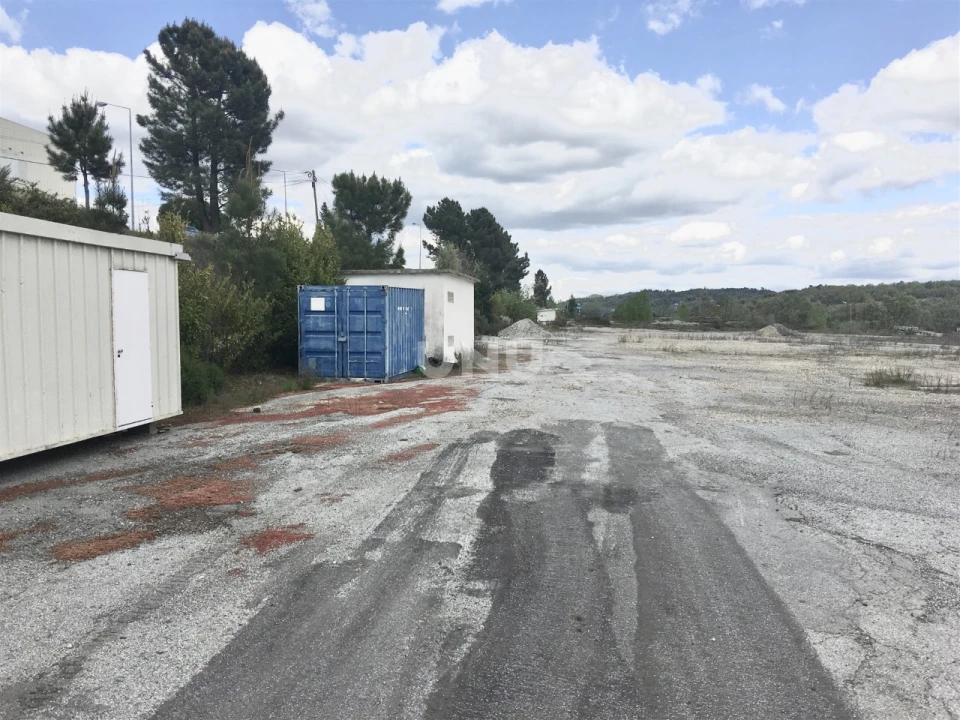 Terreno Comércio / Armazém para Venda em Covilhã e Canhoso Foto 2