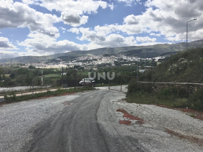 Terreno Comércio / Armazém para Venda em Covilhã e Canhoso Foto 5