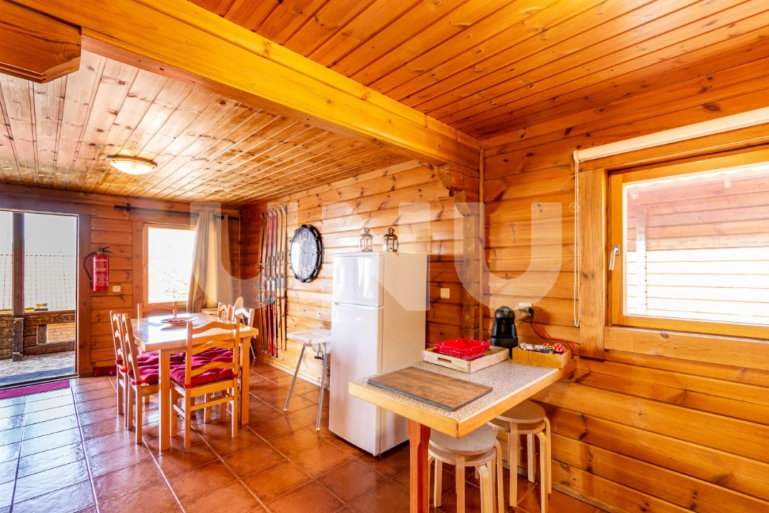 Moradia T5 para Venda em Cortes do Meio Foto 7