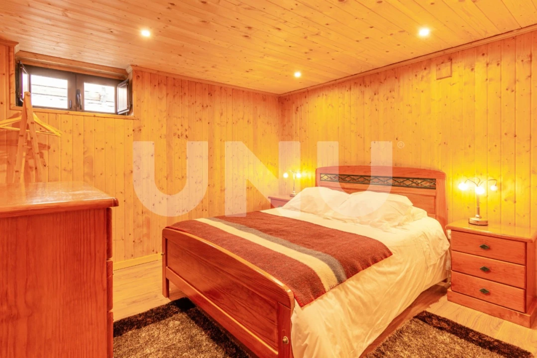 Moradia T5 para Venda em Cortes do Meio Foto 15