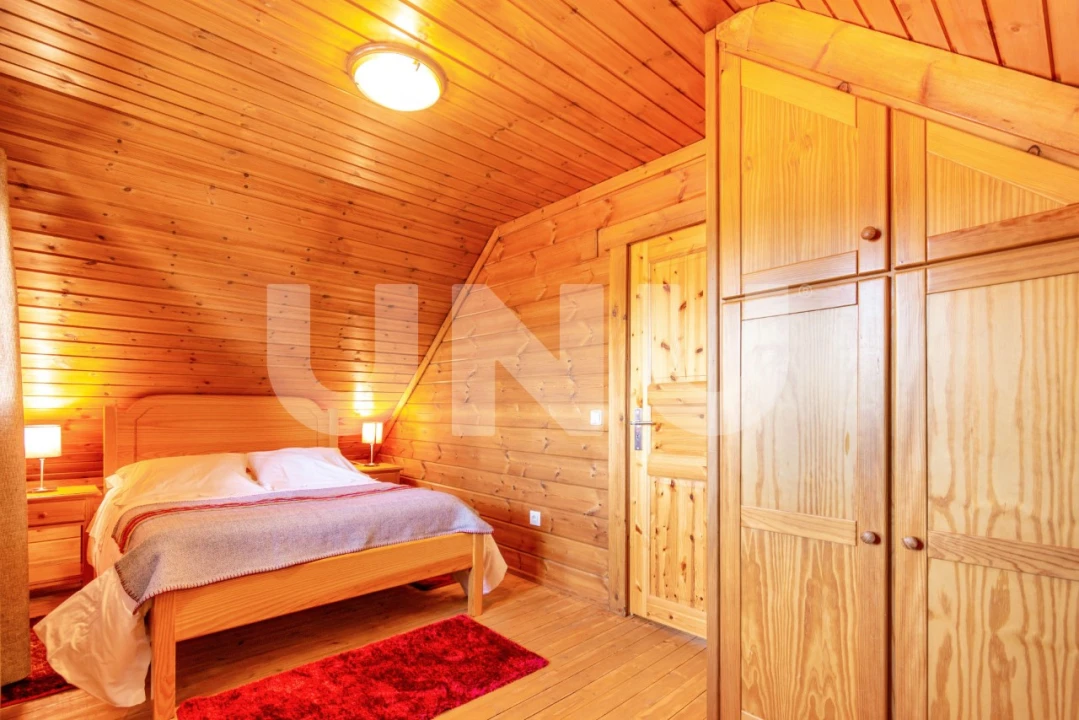 Moradia T5 para Venda em Cortes do Meio Foto 23