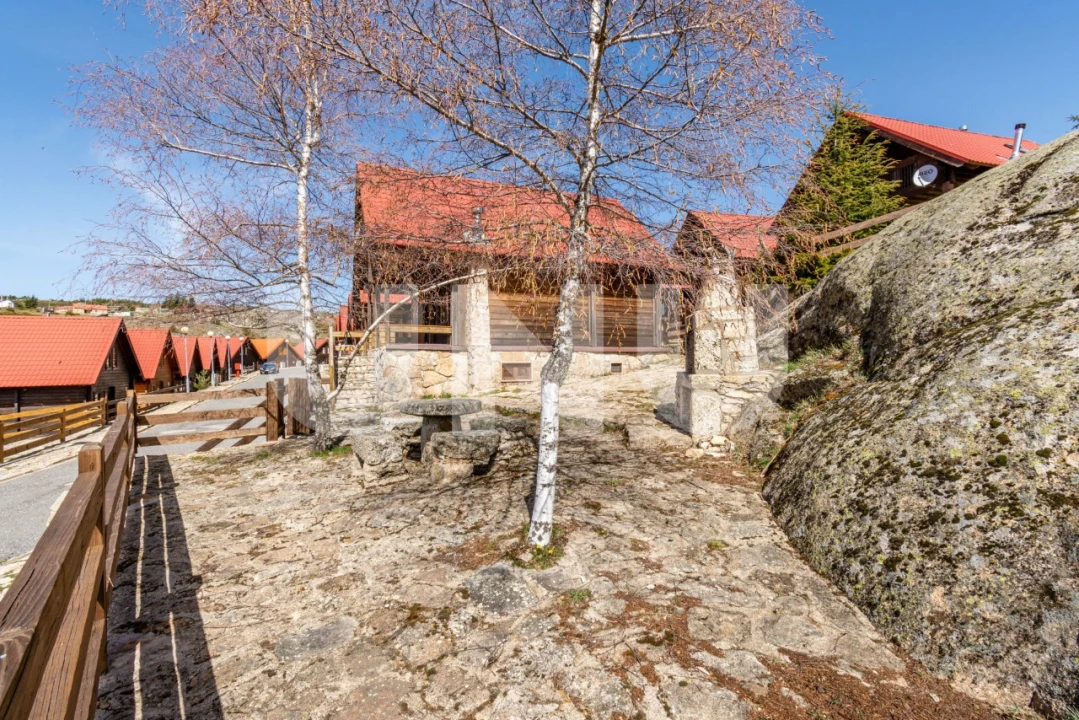 Moradia T5 para Venda em Cortes do Meio Foto 31