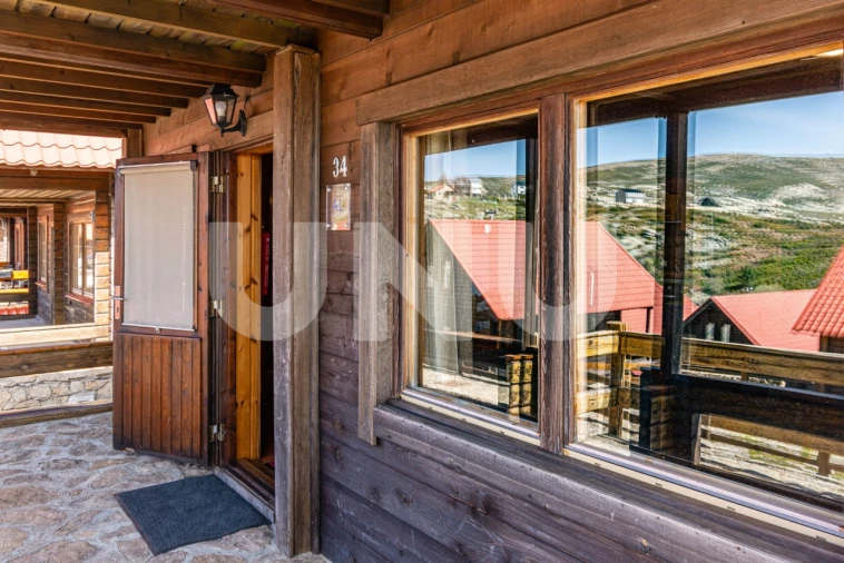 Moradia T5 para Venda em Cortes do Meio Foto 2