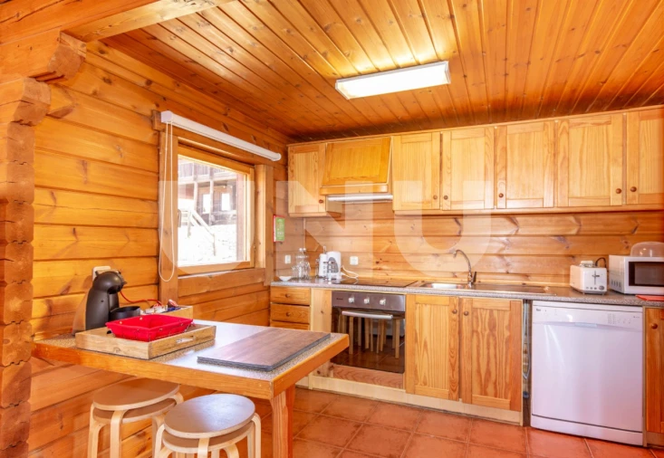 Moradia T5 para Venda em Cortes do Meio Foto 5