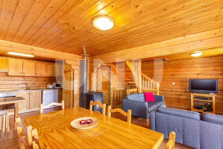 Moradia T5 para Venda em Cortes do Meio Foto 6