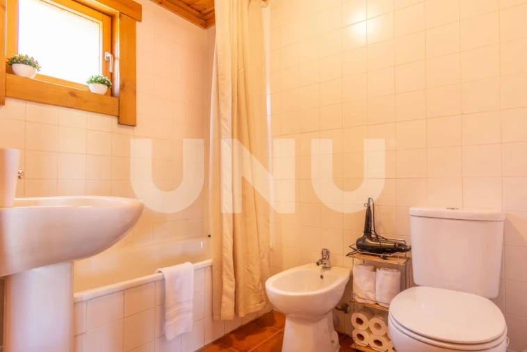 Moradia T5 para Venda em Cortes do Meio Foto 10