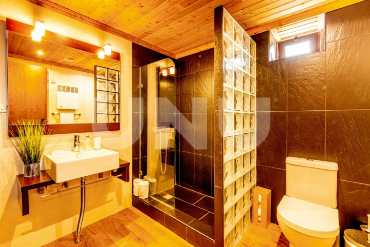 Moradia T5 para Venda em Cortes do Meio Foto 16