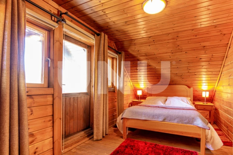 Moradia T5 para Venda em Cortes do Meio Foto 22