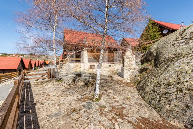 Moradia T5 para Venda em Cortes do Meio Foto 31