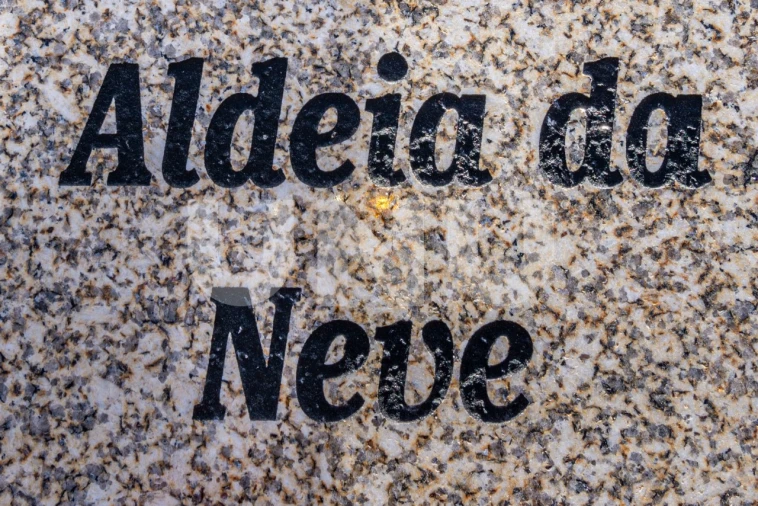 Moradia T5 para Venda em Cortes do Meio Foto 33