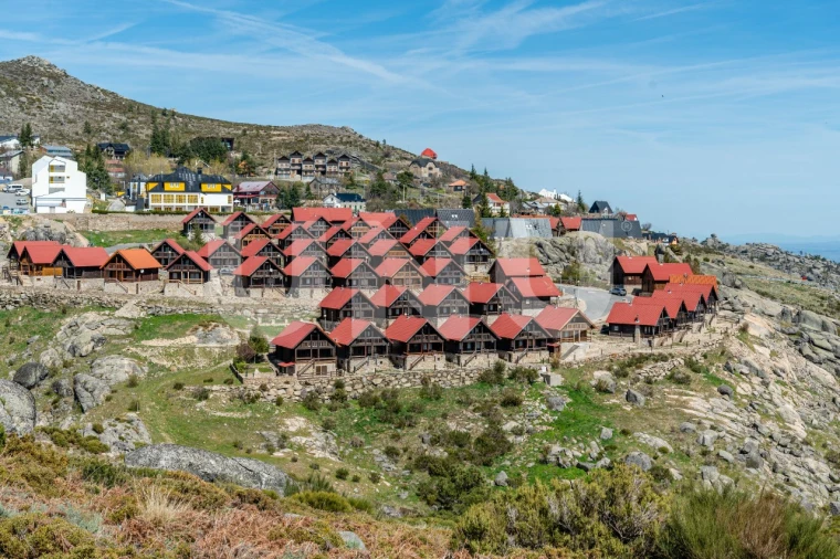 Moradia T5 para Venda em Cortes do Meio Foto 34