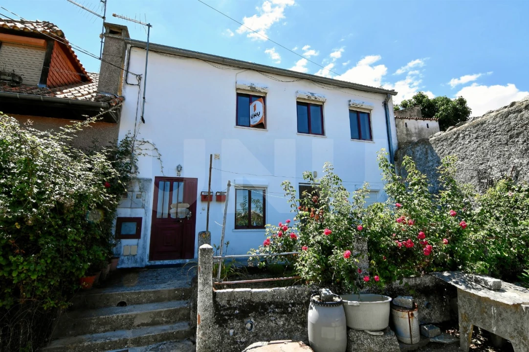 Prédio para Venda em Cantar-Galo e Vila do Carvalho Foto 1