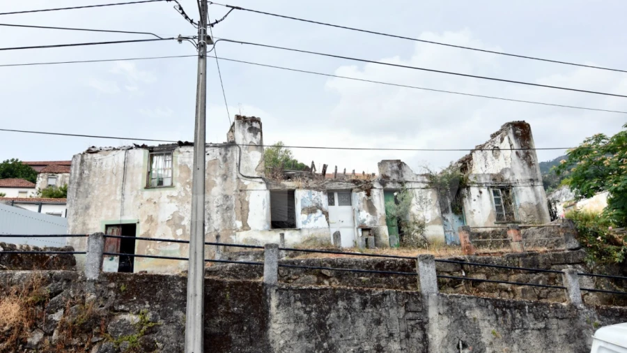 Terreno para Venda em Cantar-Galo e Vila do Carvalho