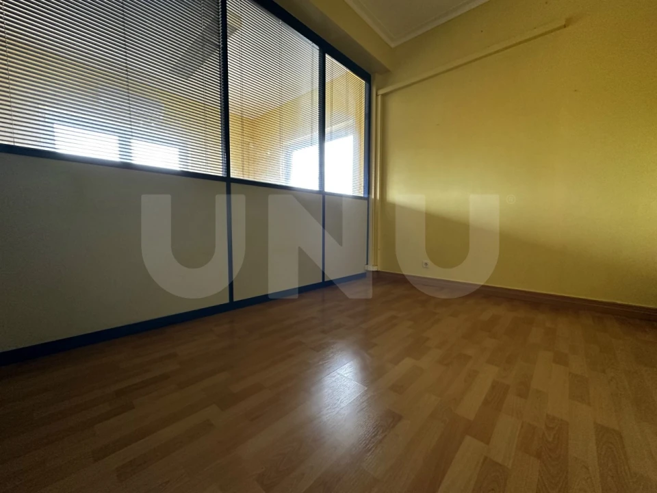 Escritório para Venda em Covilhã e Canhoso Foto 3