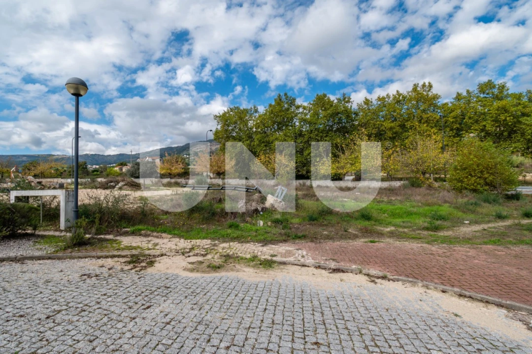 Terreno para Venda em Teixoso e Sarzedo Foto 3