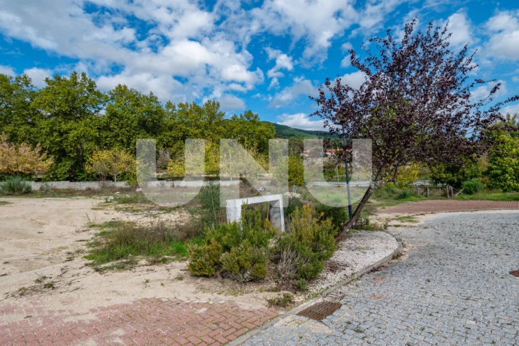 Terreno para Venda em Teixoso e Sarzedo Foto 2