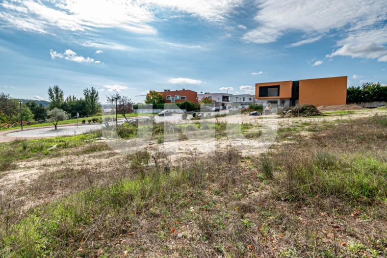 Terreno para Venda em Teixoso e Sarzedo Foto 5