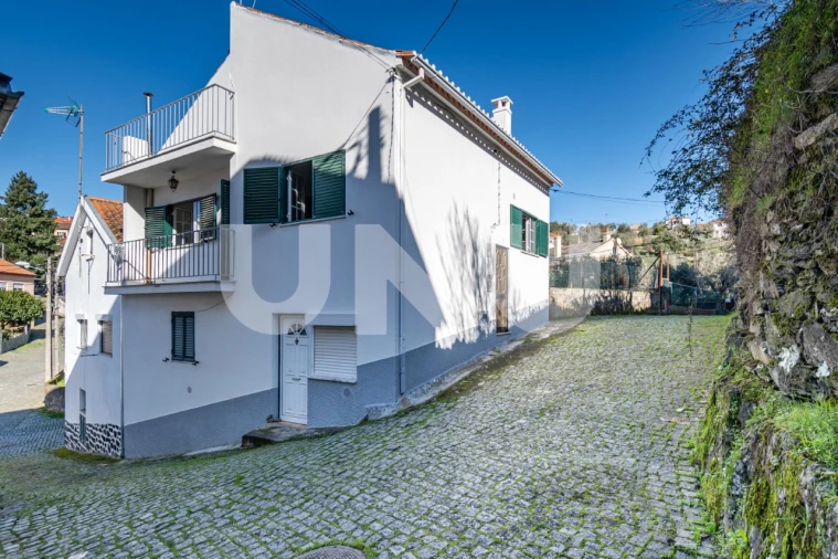 Moradia T2 para Venda em Barco e Coutada Foto 1