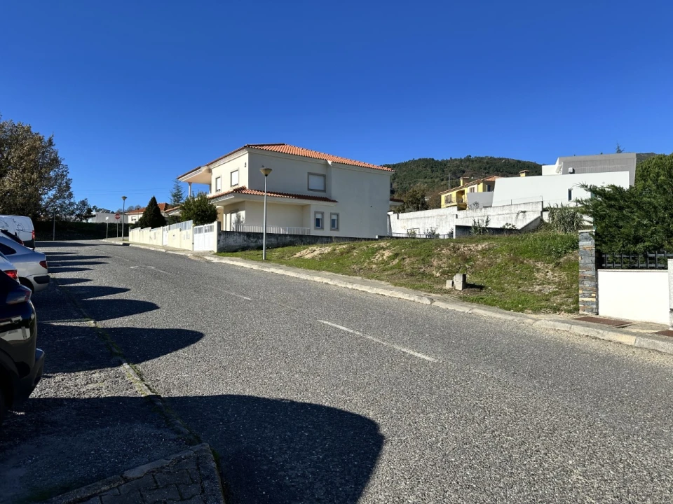 Terreno para Venda em Tortosendo Foto 1