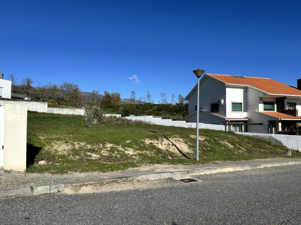 Terreno para Venda em Tortosendo Foto 2