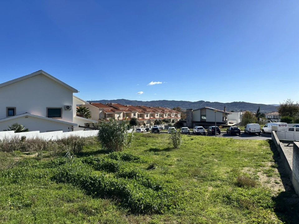 Terreno para Venda em Tortosendo Foto 3