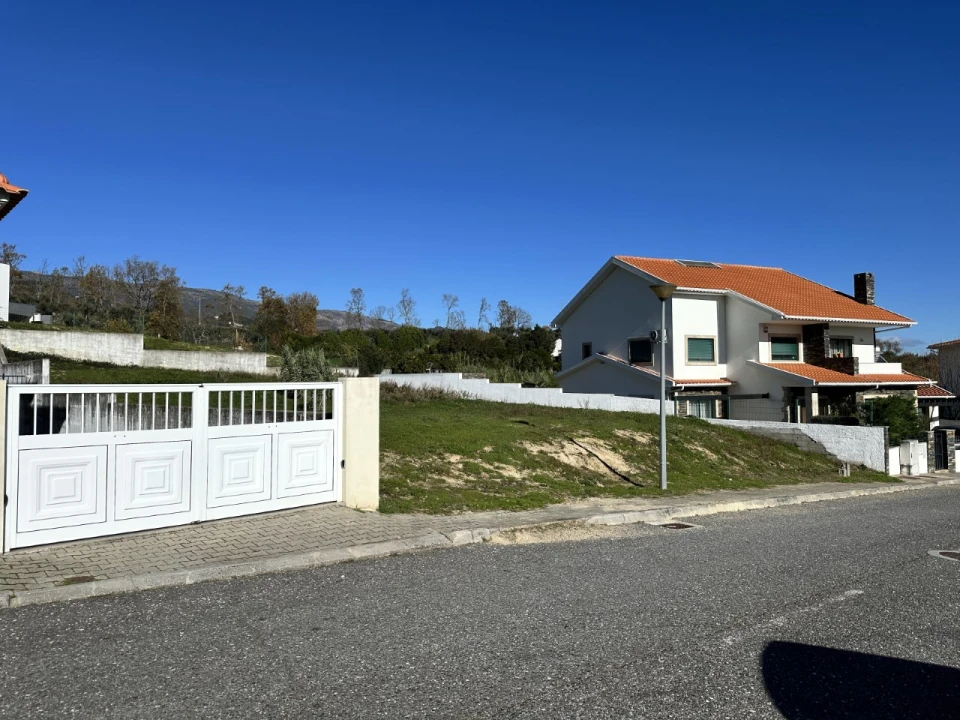 Terreno para Venda em Tortosendo Foto 17