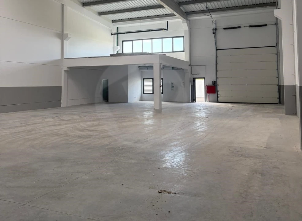 Armazém para Arrendamento em Aver-O-Mar, Amorim e Terroso Foto 1