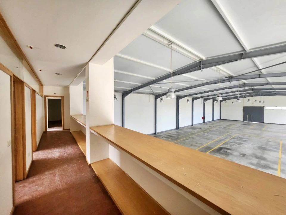 Armazém para Arrendamento em Figueiró (Santiago e Santa Cristina) Foto 1