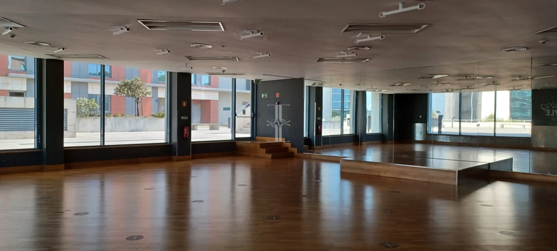 Negócio para Venda em Parque das Nações Foto 51