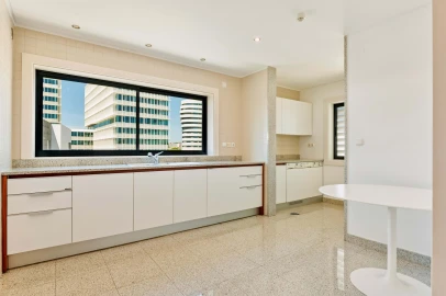 Apartamento T4 para Venda em Parque das Nações