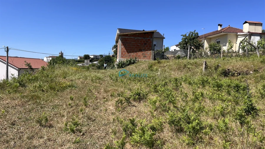Terreno para Venda em Borbela e Lamas de Olo Foto 3