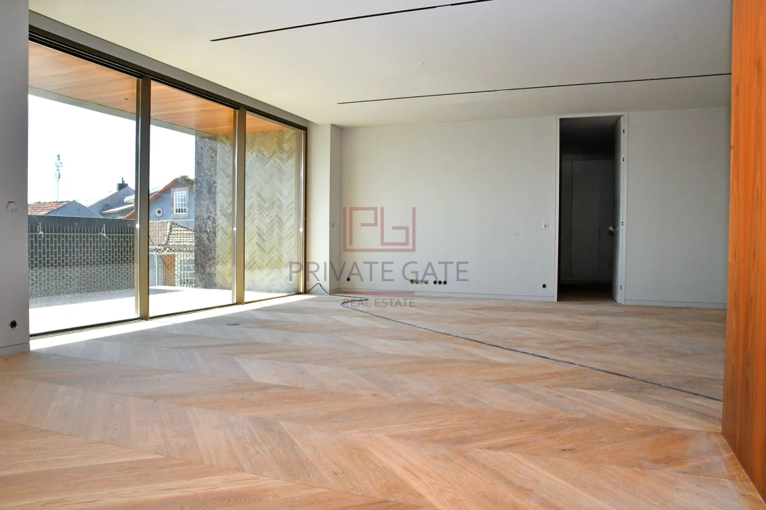 Apartamento T3 para Venda em Aldoar, Foz do Douro e Nevogilde Foto 1