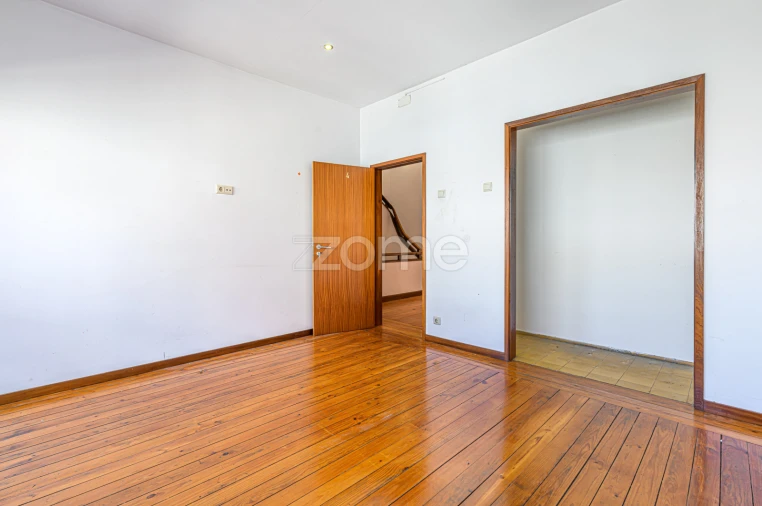 Moradia T6 para Venda em Paranhos Foto 29