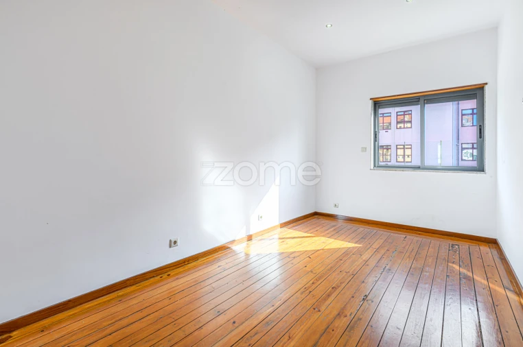 Moradia T6 para Venda em Paranhos Foto 32