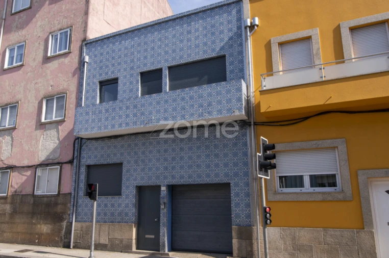 Moradia T6 para Venda em Paranhos Foto 1