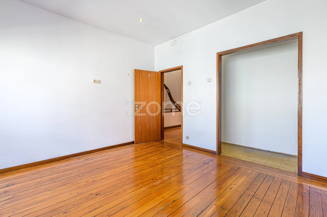 Moradia T6 para Venda em Paranhos Foto 29