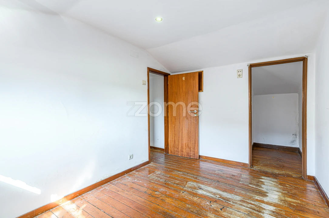 Moradia T6 para Venda em Paranhos Foto 40