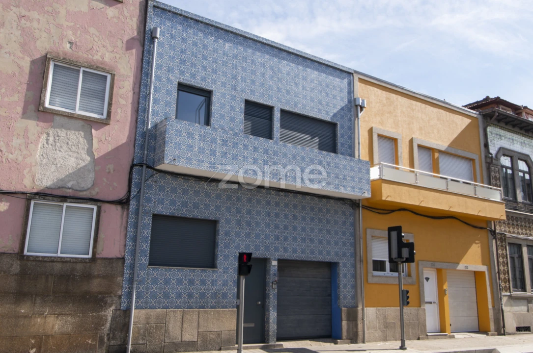 Moradia T6 para Venda em Paranhos Foto 2