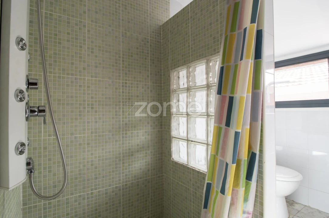 Moradia T6 para Venda em Paranhos Foto 42