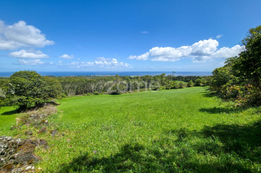 Terreno para Venda em Pico da Pedra Foto 7