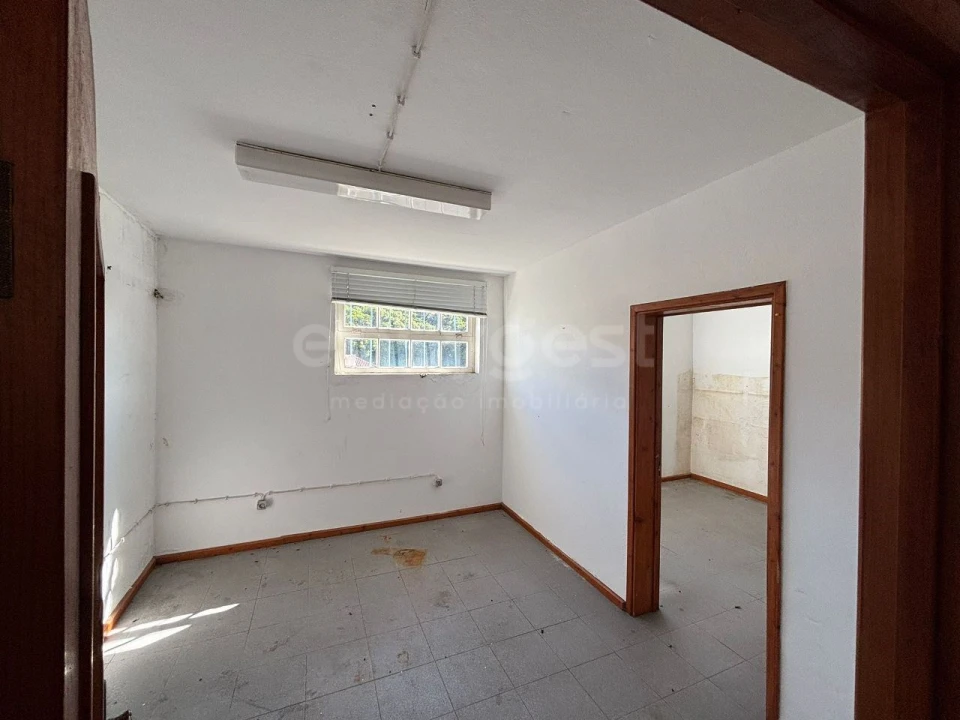 Armazém para Venda em Praia da Vitoria (Santa Cruz) Foto 15