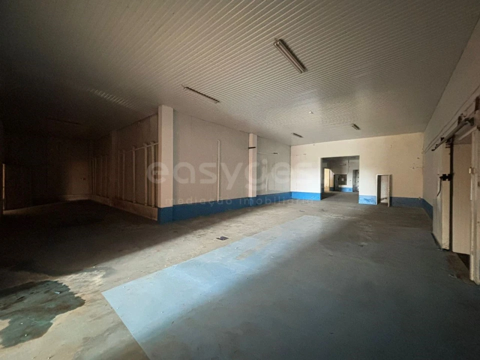 Armazém para Venda em Praia da Vitoria (Santa Cruz) Foto 18