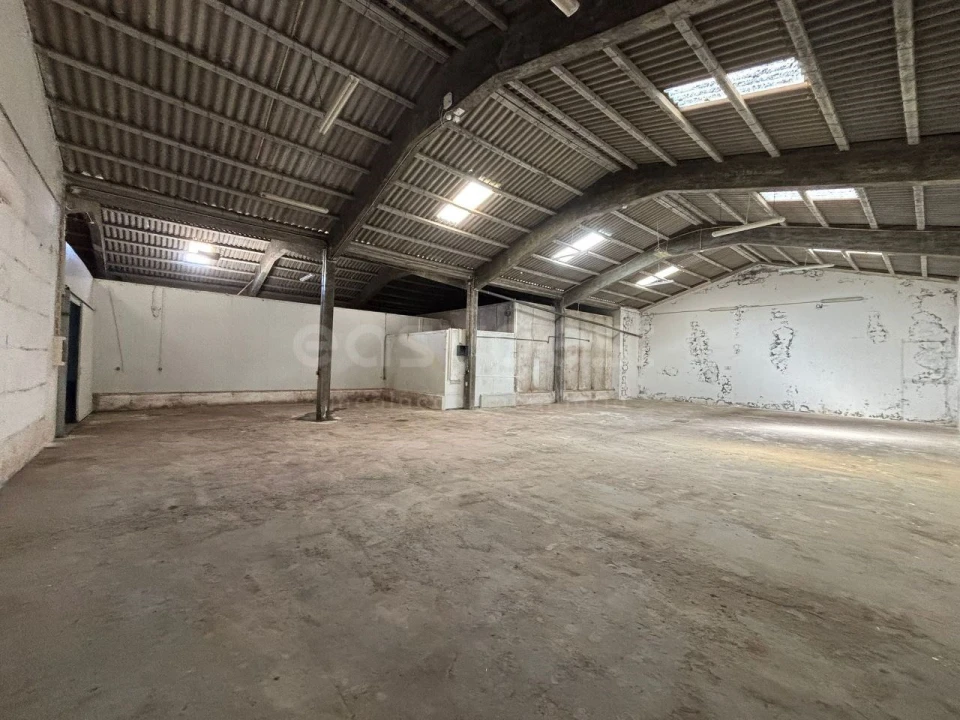 Armazém para Venda em Praia da Vitoria (Santa Cruz) Foto 21